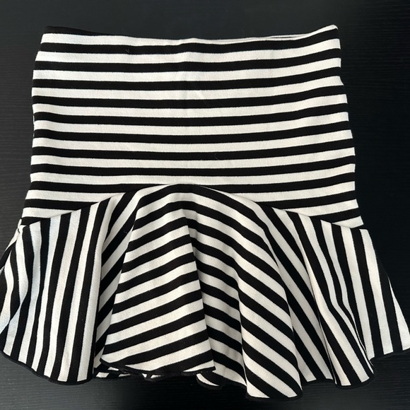 Zara Black and White Striped Mini Skirt - Picture 2 of 3